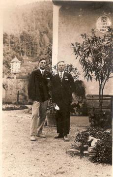 Pred starou poštou v Štíte - r. 1930 Pred starou poštou v Štíte - r. 1930